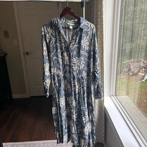 H&M Blue and White Paisley Drop-Waist Shirt Dress - Picture 4 of 5